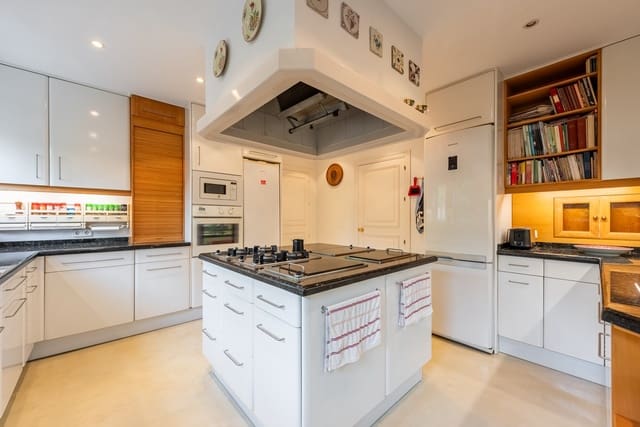 4 soverom Villa til salgs i El Paraiso, Estepona med svømmebasseng garasje - € 1 735 000 (Ref: 10146686)