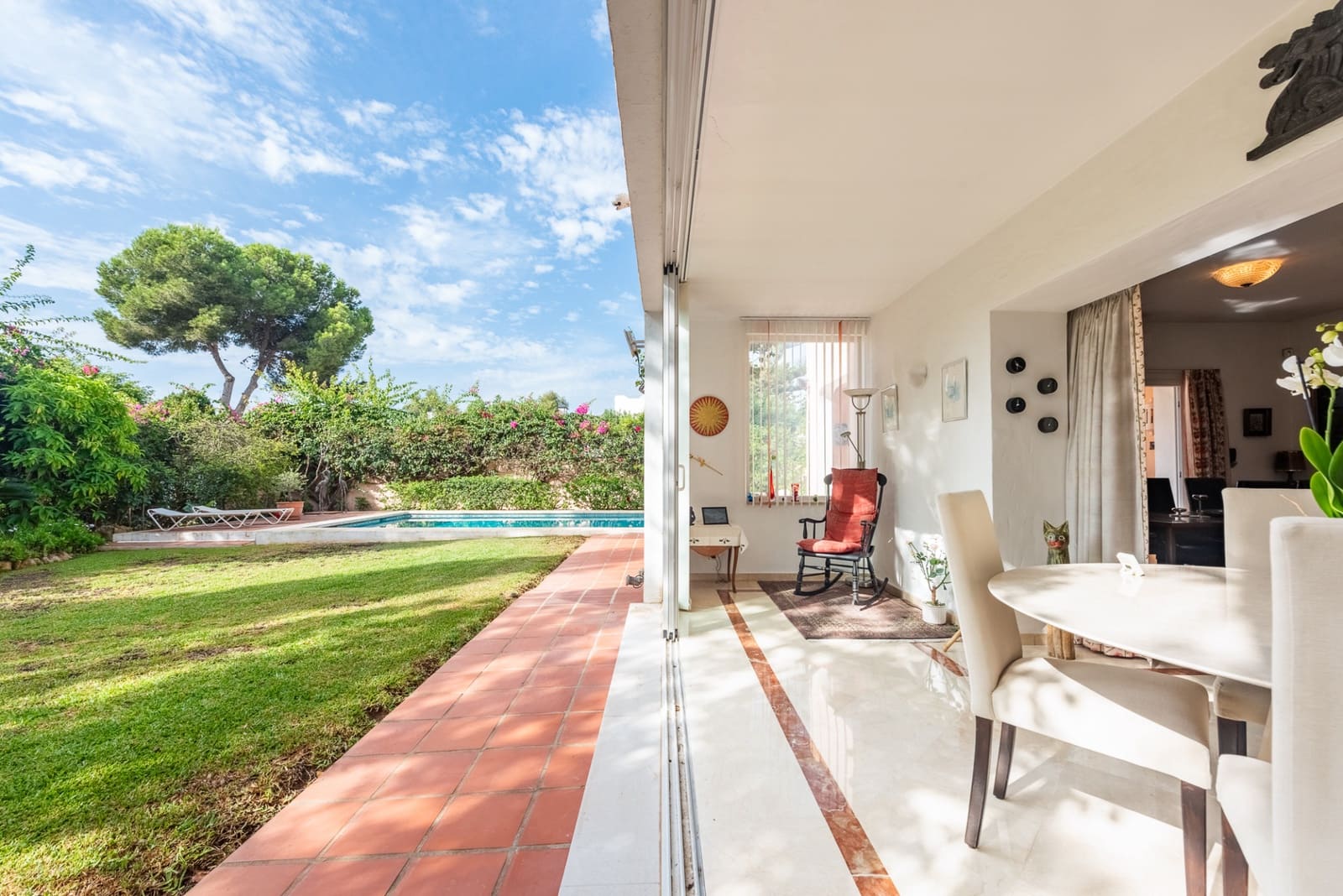 4 soverom Villa til salgs i El Paraiso med svømmebasseng garasje - € 1 735 000 (Ref: 10146686)