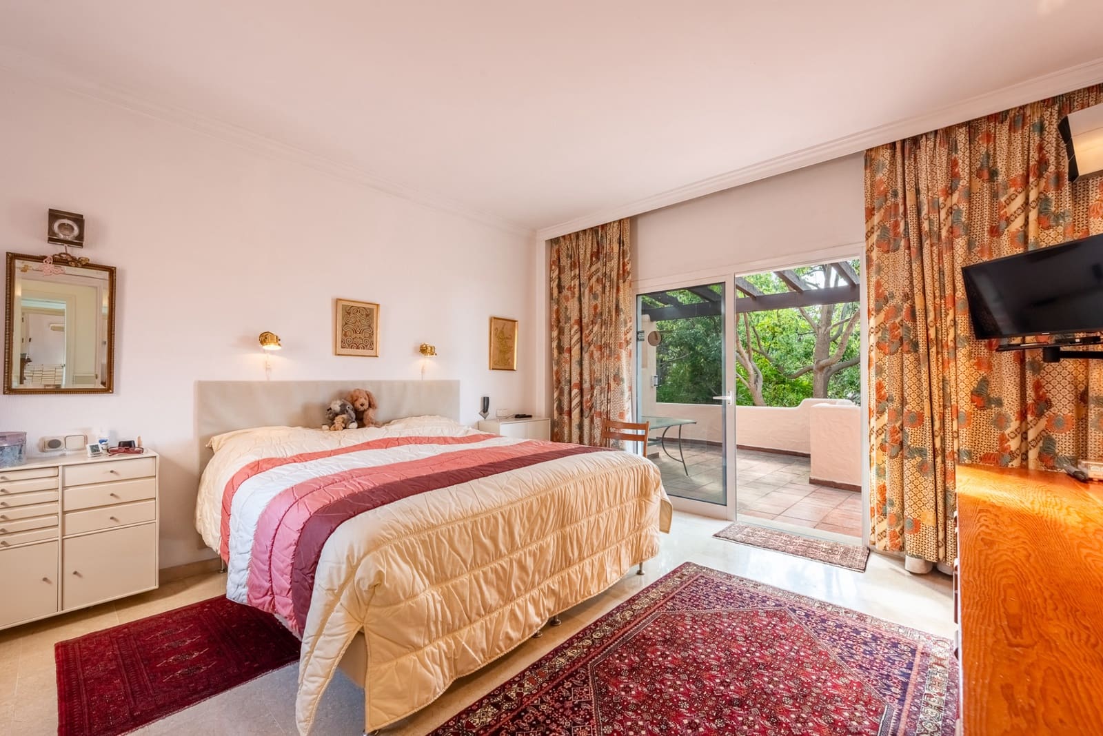 4 soverom Villa til salgs i El Paraiso med svømmebasseng garasje - € 1 735 000 (Ref: 10146686)