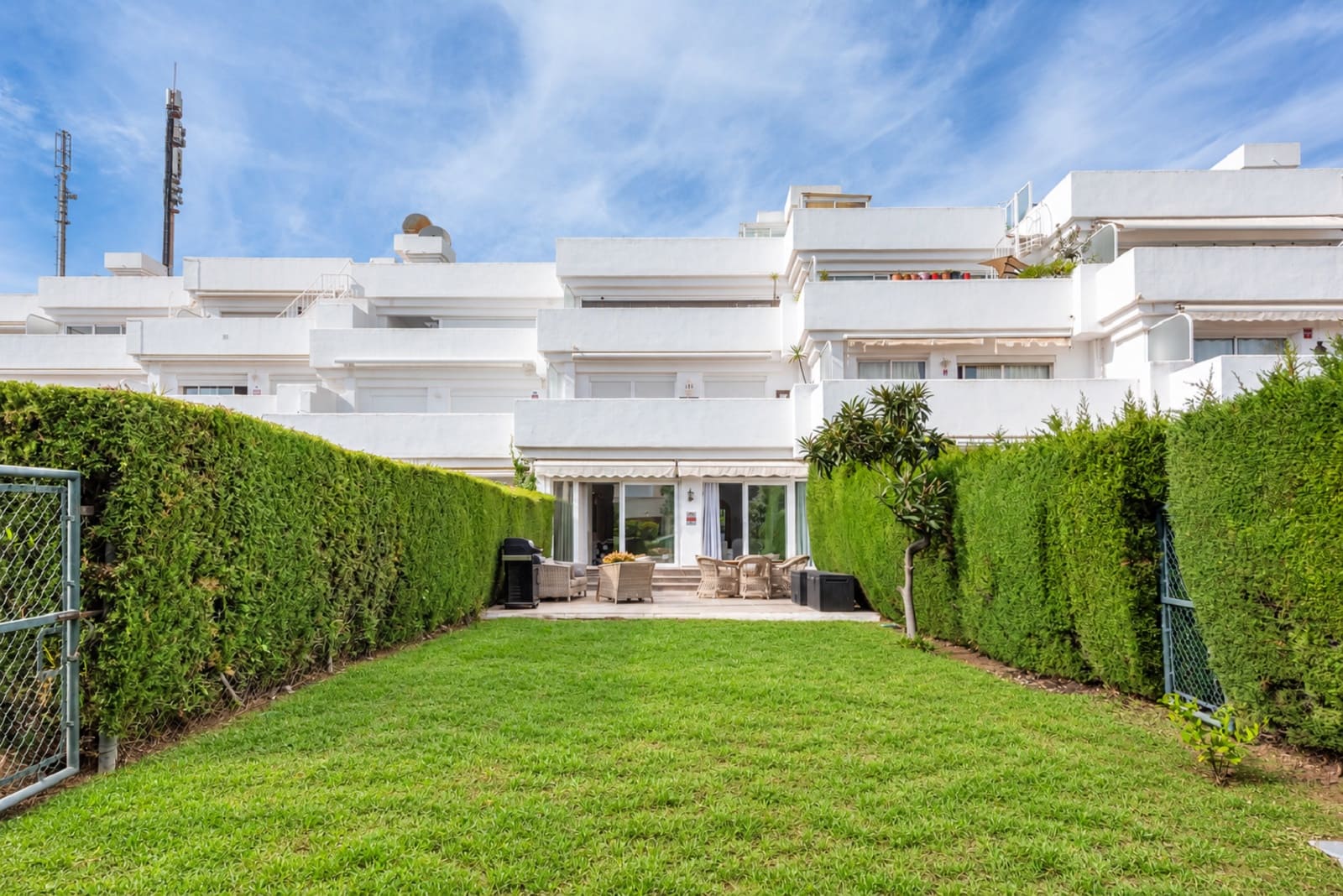 Apartamento de 2 habitaciones en El Paraiso en venta con piscina garaje - 499.000 € (Ref: 10146687)