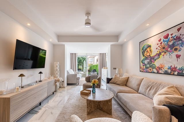 2 bedroom Apartment for sale in El Paraiso, Estepona with pool garage - € 499,000 (Ref: 10146687)