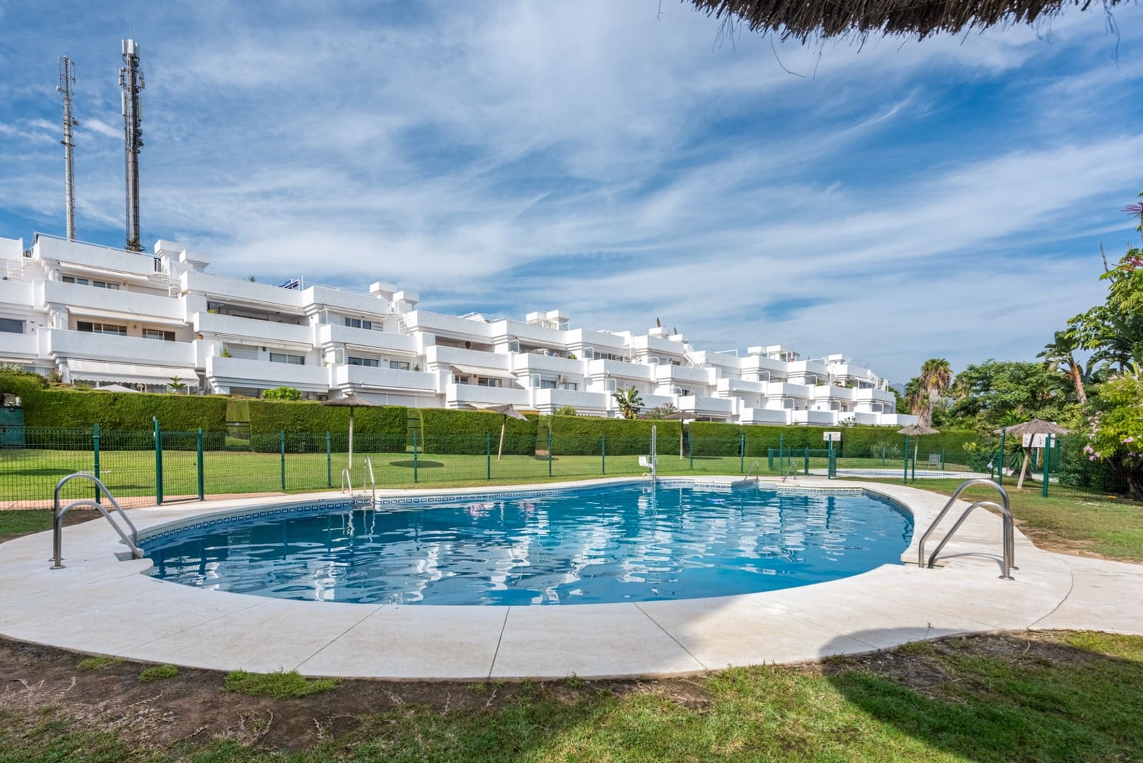 Apartamento de 2 habitaciones en El Paraiso en venta con piscina garaje - 499.000 € (Ref: 10146687)