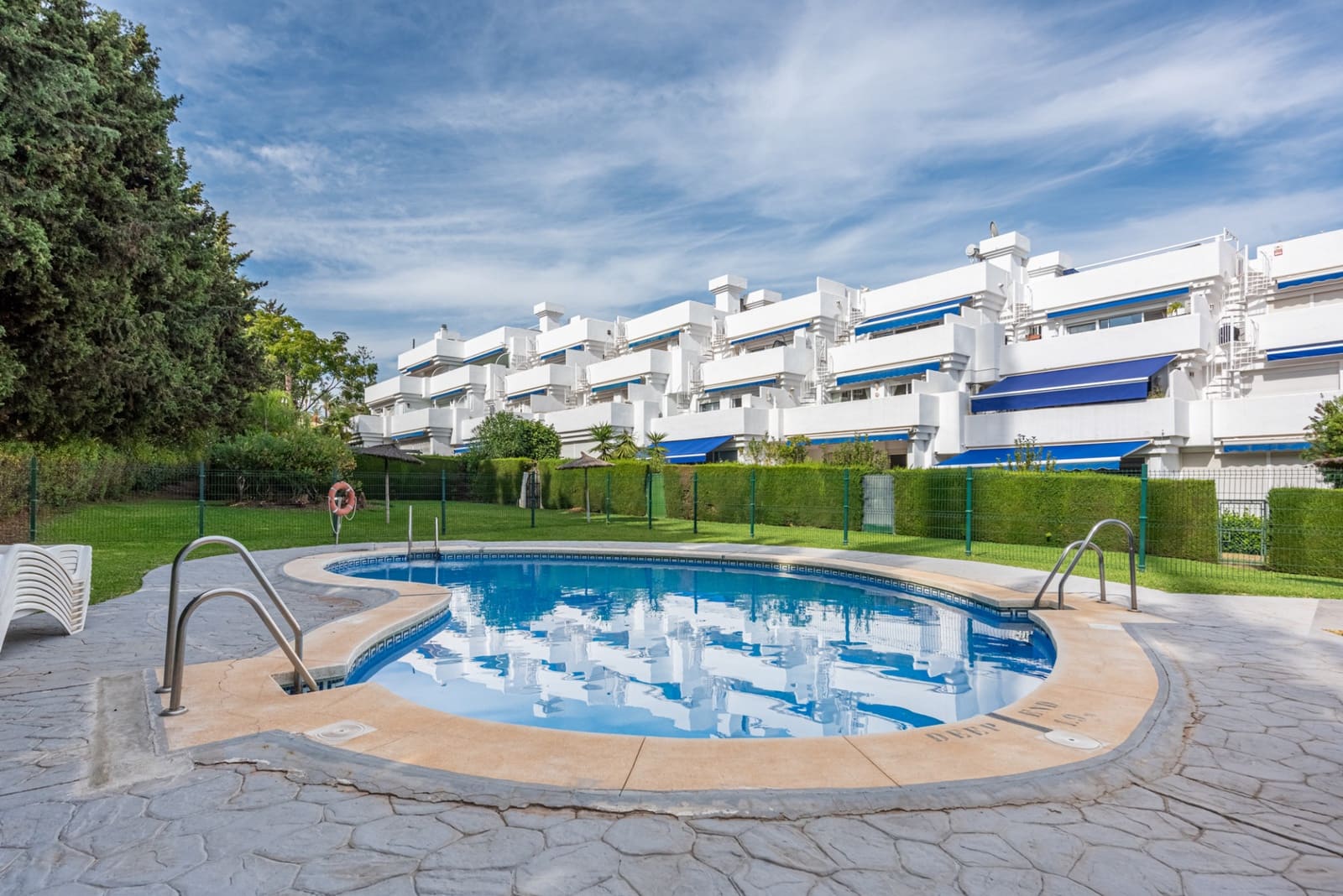 Apartamento de 2 habitaciones en El Paraiso en venta con piscina garaje - 499.000 € (Ref: 10146687)