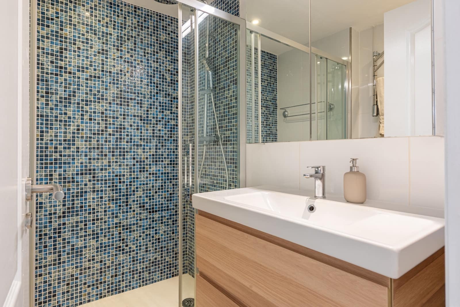 Apartamento de 2 habitaciones en El Paraiso en venta con piscina garaje - 499.000 € (Ref: 10146687)