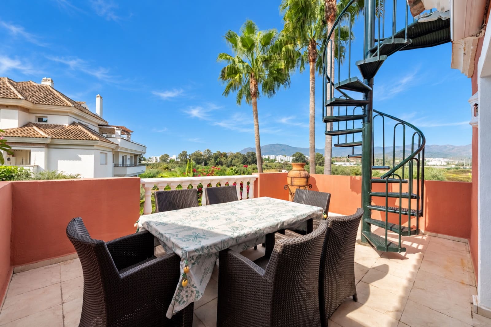 2 sovrum Takvåning till salu i Estepona med pool garage - 875 000 € (Ref: 10159270)