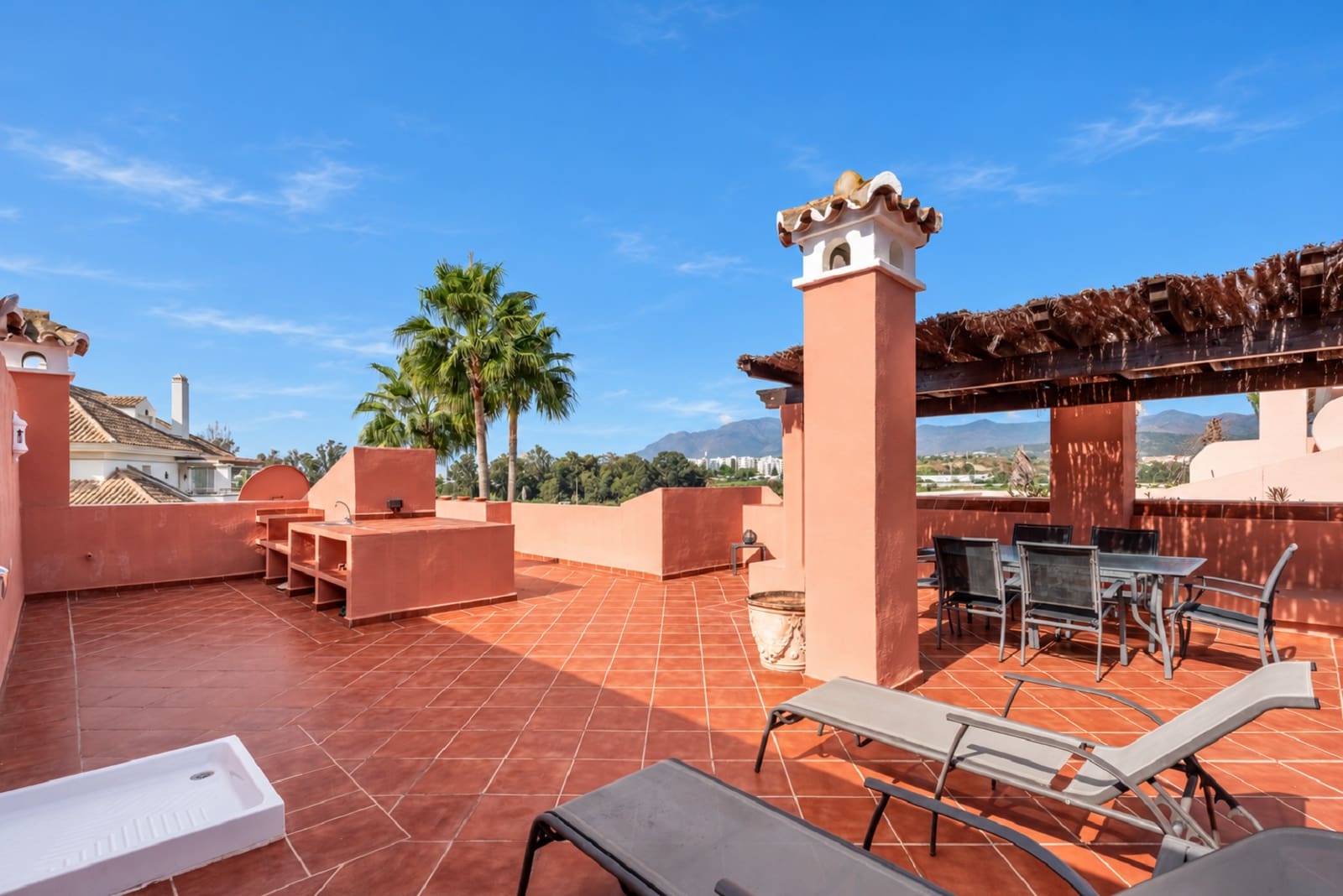 2 sovrum Takvåning till salu i Estepona med pool garage - 875 000 € (Ref: 10159270)