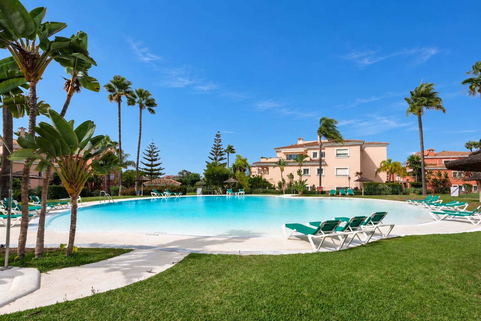 2 sovrum Takvåning till salu i Estepona med pool garage - 875 000 € (Ref: 10159270)