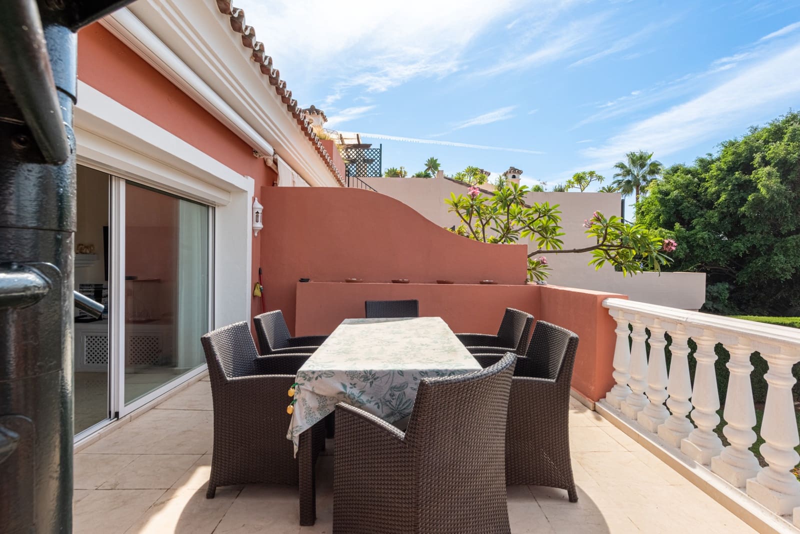 2 sovrum Takvåning till salu i Estepona med pool garage - 875 000 € (Ref: 10159270)