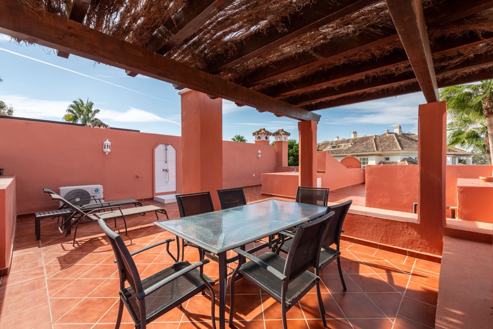 2 sovrum Takvåning till salu i Estepona med pool garage - 875 000 € (Ref: 10159270)