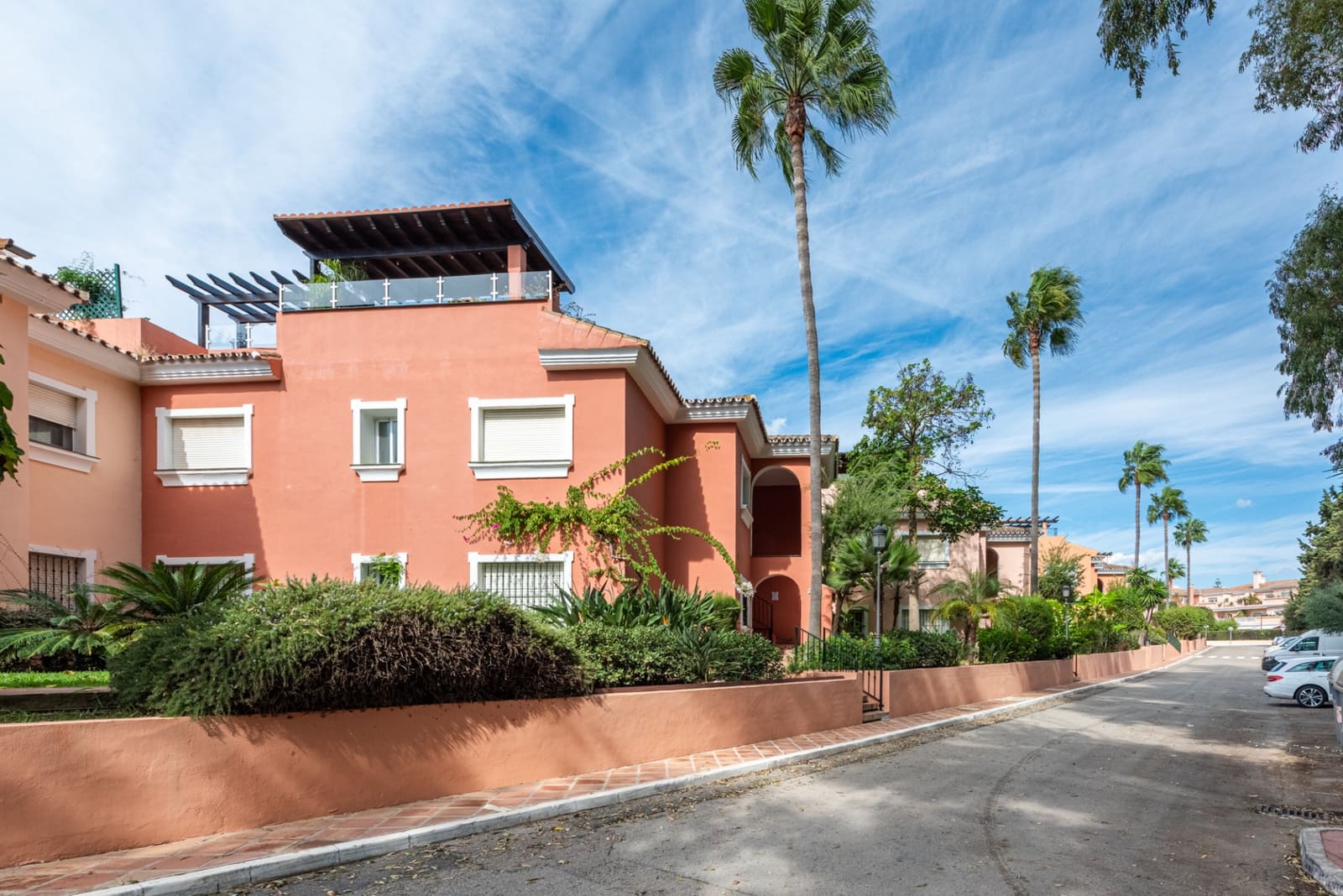 2 sovrum Takvåning till salu i Estepona med pool garage - 875 000 € (Ref: 10159270)