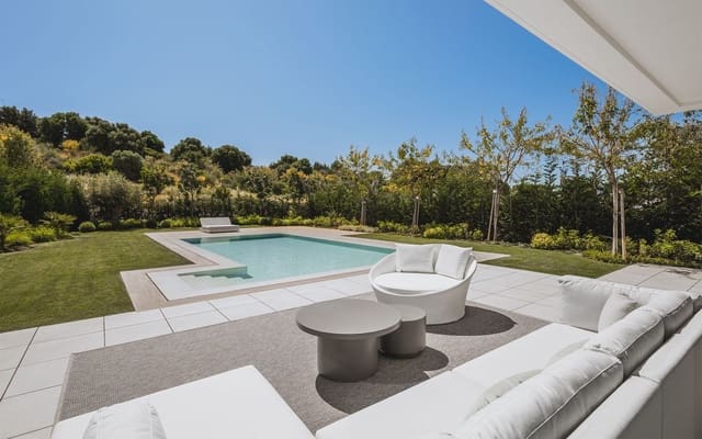 4 makuuhuone Huvila myytävänä paikassa El Paraiso, Estepona mukana uima-altaan - 2 395 000 € (Ref: 6965465)