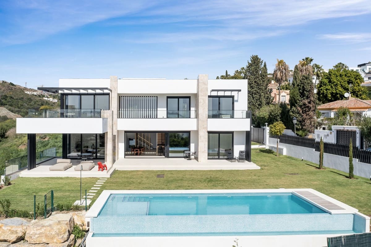 4 soveværelse Villa til salg i El Paraiso med swimmingpool garage - € 3.485.000 (Ref: 8863679)