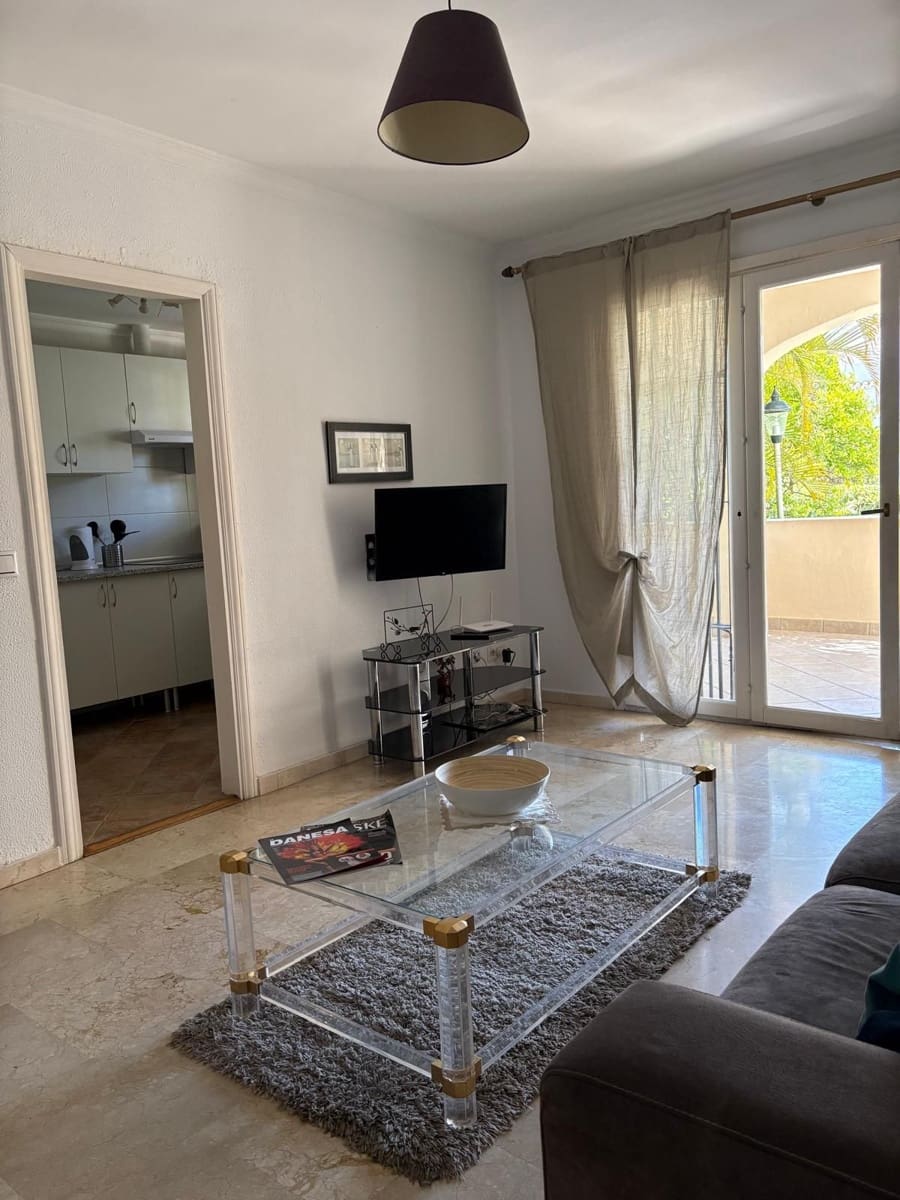 2 bedroom Apartment for rent in Estepona with pool - € 1,600 (Ref: 8987748)