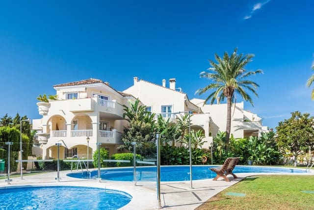 3 sovrum Lägenhet till salu i El Paraiso, Estepona med pool garage - 599 000 € (Ref: 9101349)