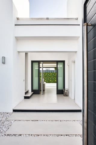 3 soveværelse Villa til leje i San Pedro de Alcantara, Marbella med swimmingpool garage - € 9.000 (Ref: 9104032)