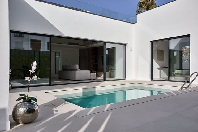 3 soveværelse Villa til leje i San Pedro de Alcantara, Marbella med swimmingpool garage - € 9.000 (Ref: 9104032)