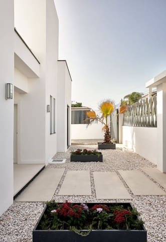 3 soveværelse Villa til leje i San Pedro de Alcantara, Marbella med swimmingpool garage - € 9.000 (Ref: 9104032)