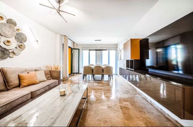 3 soveværelse Lejlighed til leje i San Pedro de Alcantara, Marbella med swimmingpool garage - € 3.500 (Ref: 9170479)