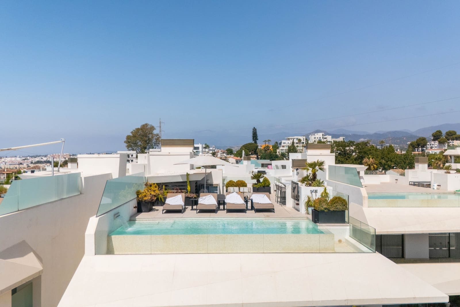 3 soveværelse Villa til salg i Marbella med swimmingpool garage - € 4.495.000 (Ref: 9215747)