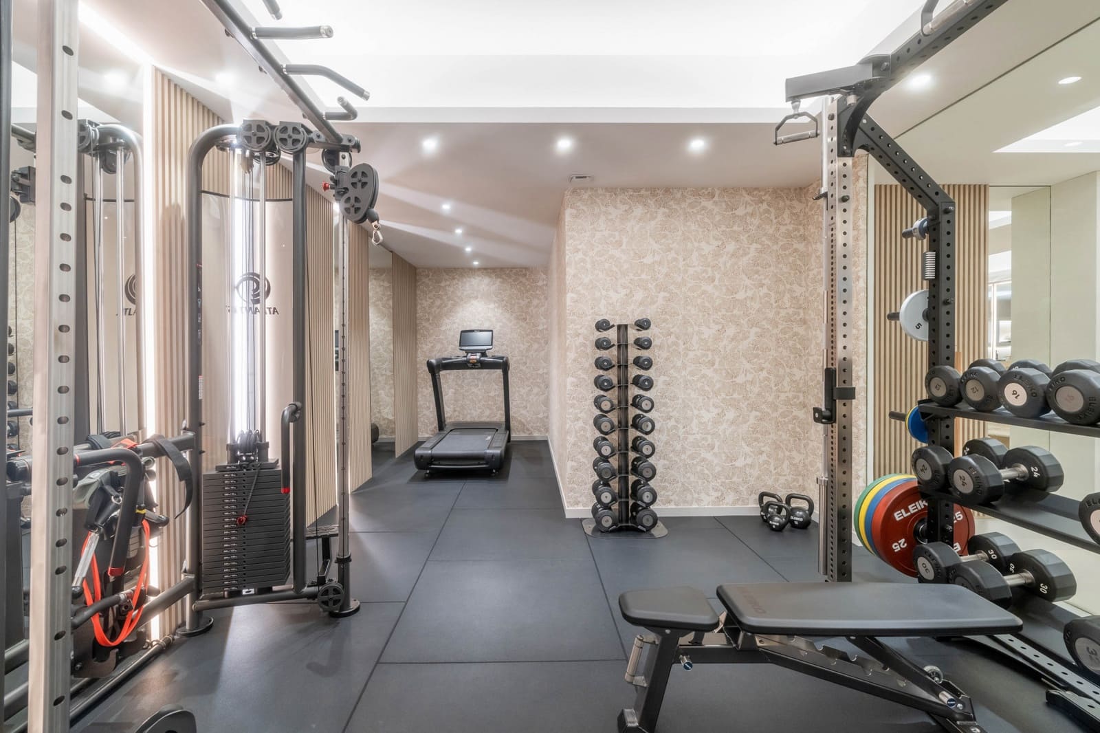 3 soveværelse Villa til salg i Marbella med swimmingpool garage - € 4.495.000 (Ref: 9215747)