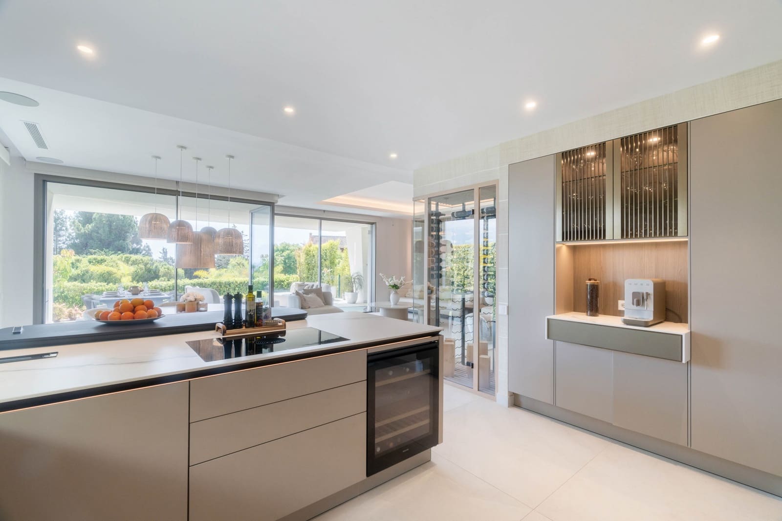 4 bedroom Villa for sale in Marbella with pool garage - € 4,289,000 (Ref: 9215747)
