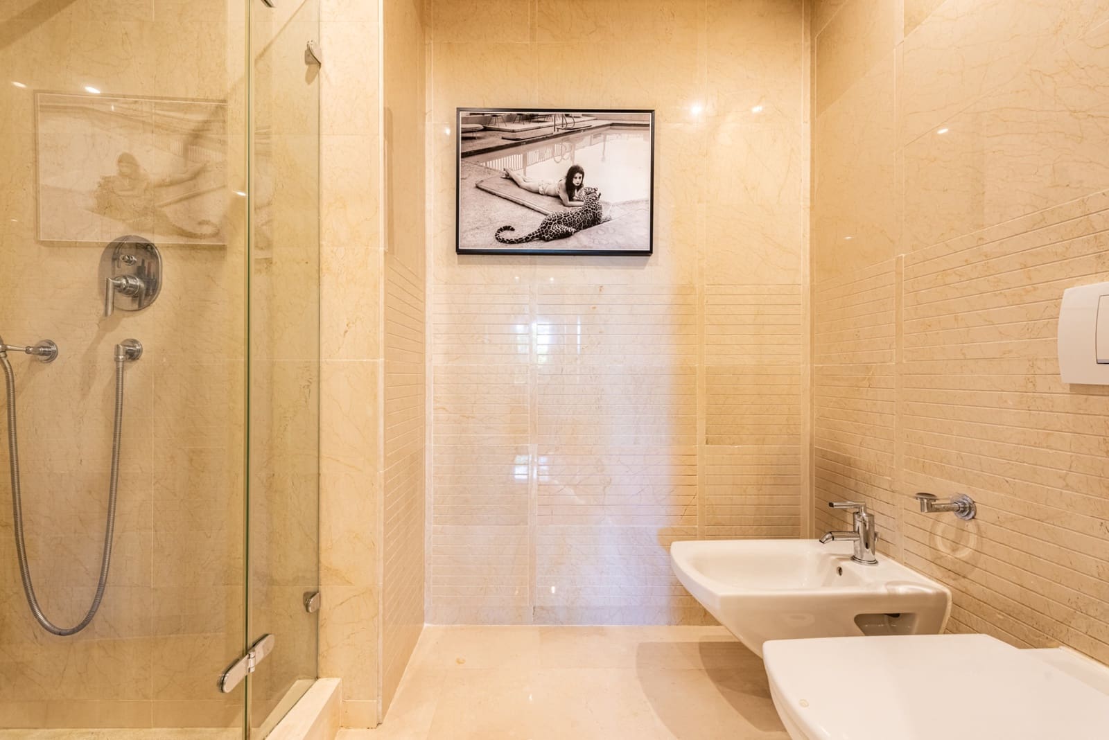 2 sypialnia Apartament na sprzedaż w Marbella z basenem garażem - 1 395 000 € (Ref: 9217241)