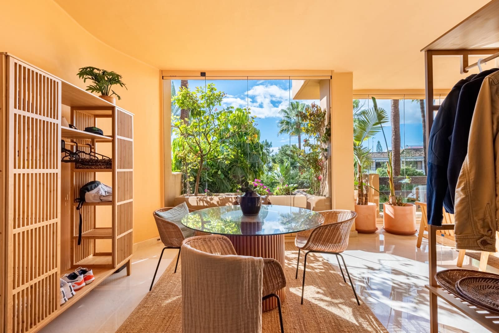 2 sypialnia Apartament na sprzedaż w Marbella z basenem garażem - 1 395 000 € (Ref: 9217241)