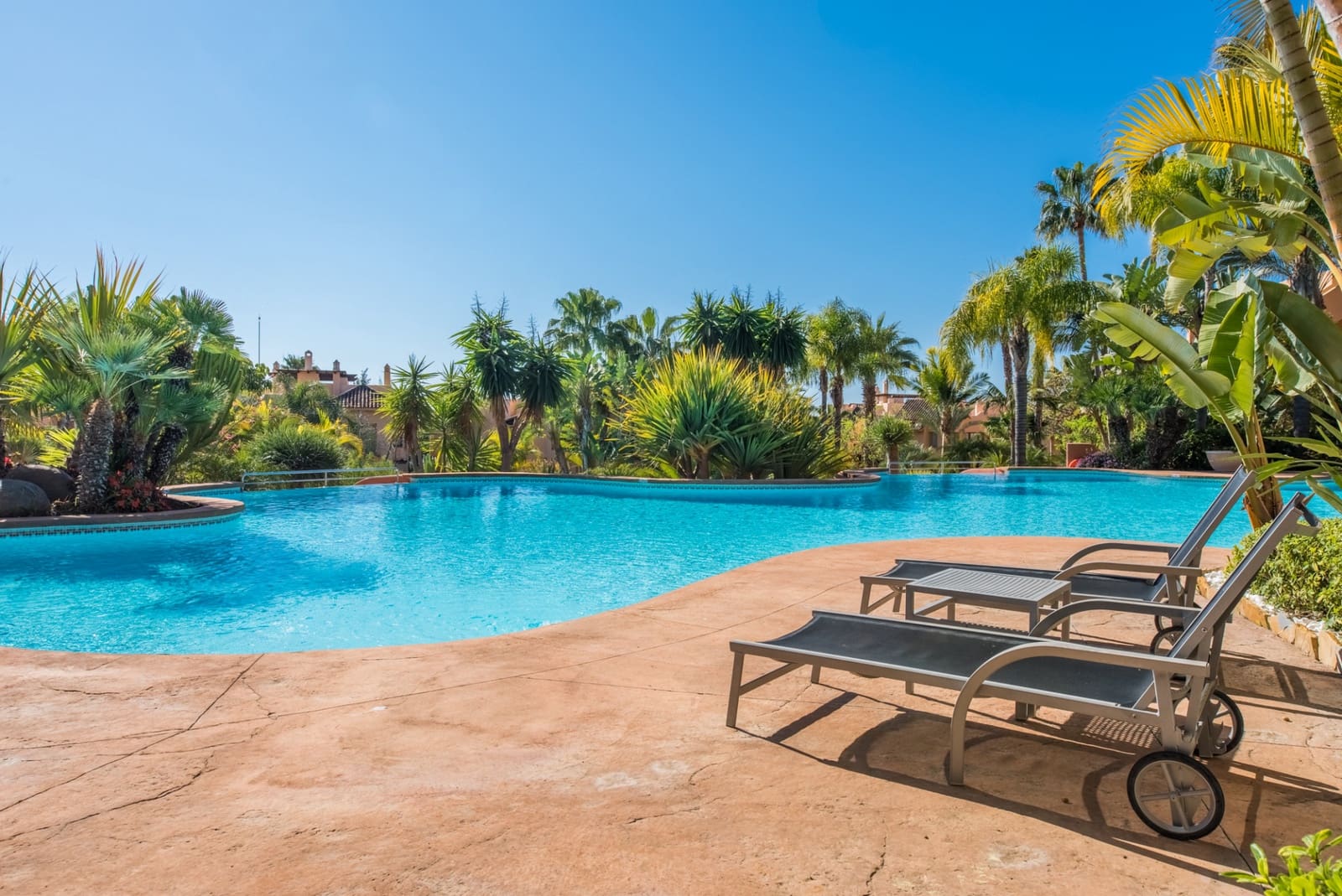 2 sypialnia Apartament na sprzedaż w Marbella z basenem garażem - 1 395 000 € (Ref: 9217241)