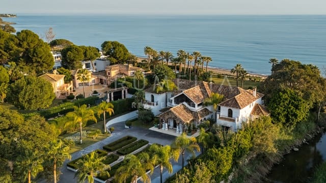 Chalet de 8 habitaciones en Paraiso - Barronal, Estepona en venta con piscina garaje - 11.900.000 € (Ref: 9217242)