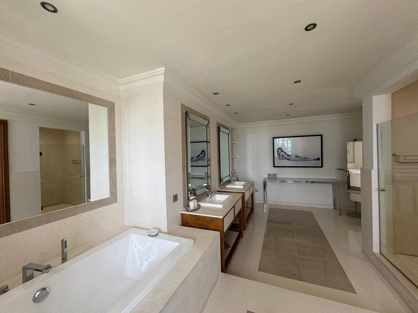 8 soverom Villa til salgs i New Golden Mile med svømmebasseng garasje - € 11 900 000 (Ref: 9217242)