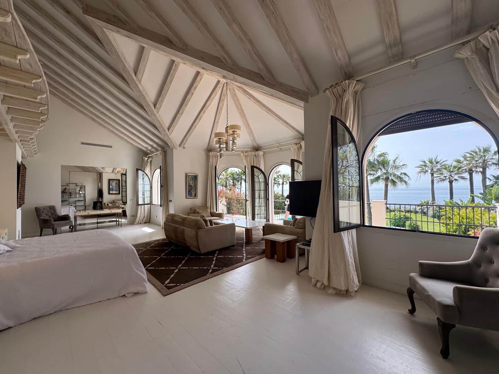 8 soverom Villa til salgs i New Golden Mile med svømmebasseng garasje - € 11 900 000 (Ref: 9217242)