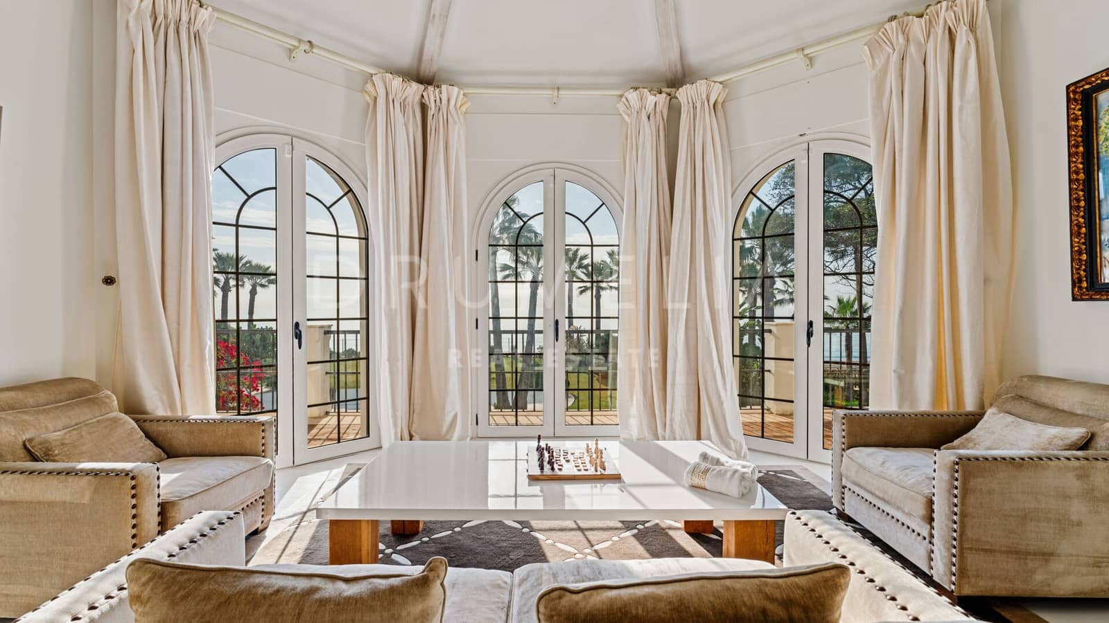 8 soverom Villa til salgs i New Golden Mile med svømmebasseng garasje - € 11 900 000 (Ref: 9217242)