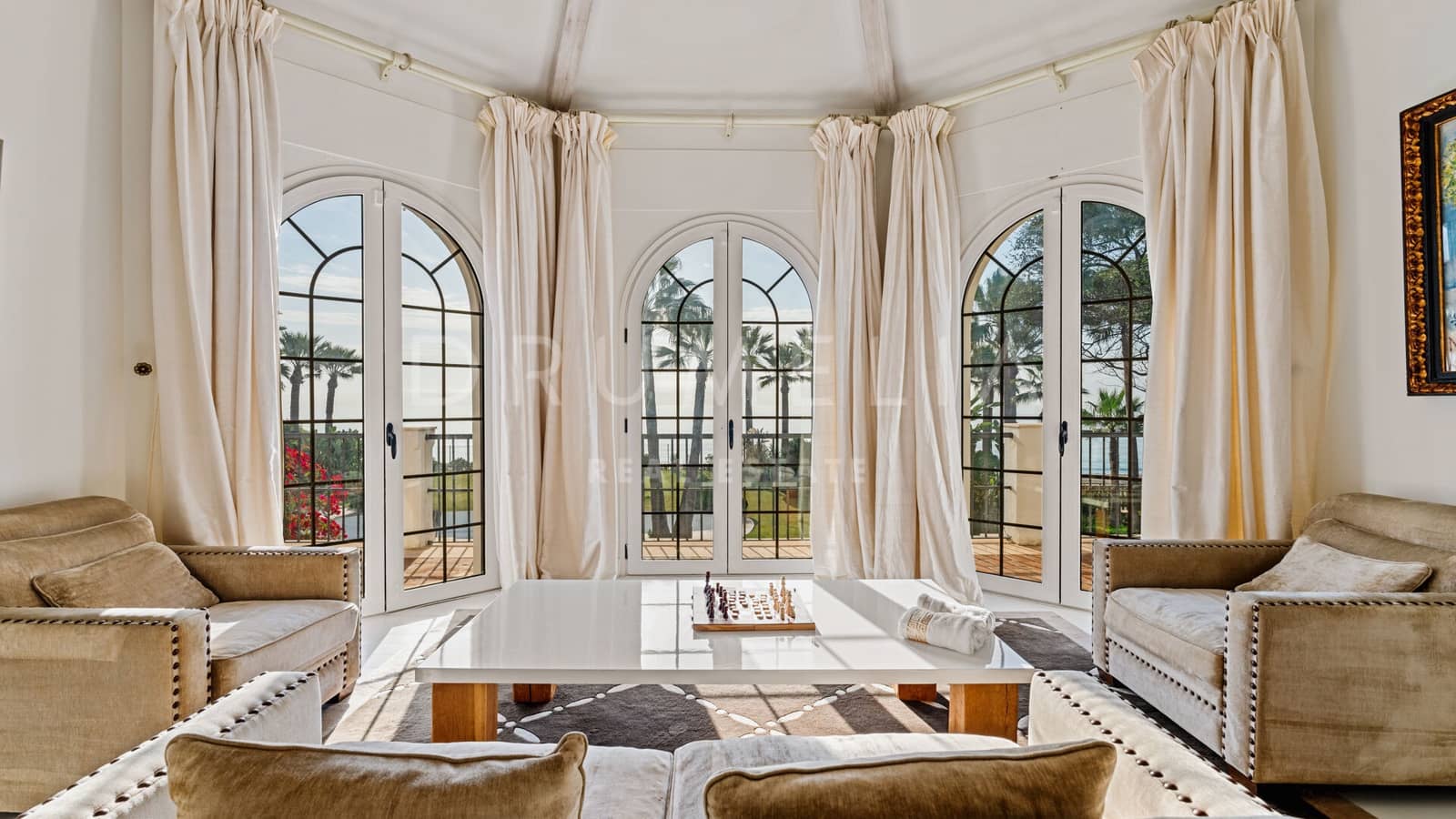 8 soverom Villa til salgs i New Golden Mile med svømmebasseng garasje - € 11 900 000 (Ref: 9217242)