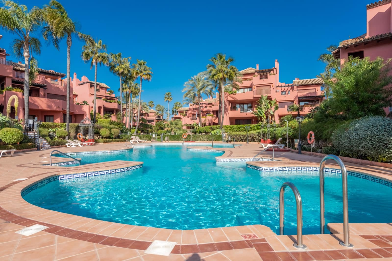 3 sypialnia Apartament na sprzedaż w Estepona z basenem garażem - 2 350 000 € (Ref: 9217245)