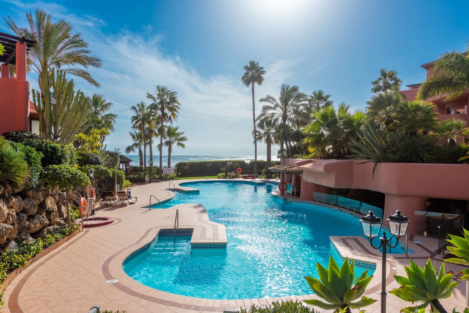 3 sypialnia Apartament na sprzedaż w Estepona z basenem garażem - 2 350 000 € (Ref: 9217245)