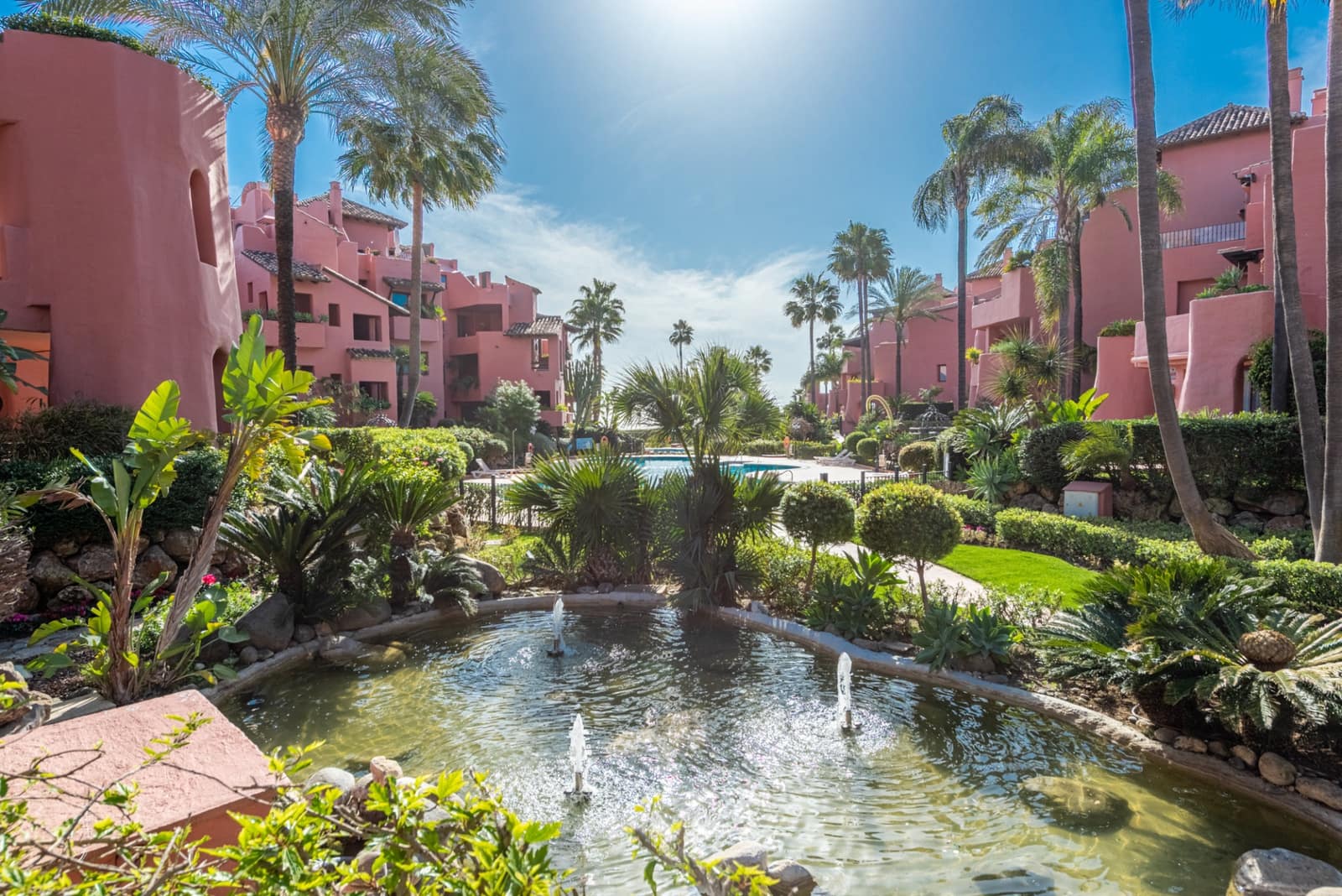 3 sypialnia Apartament na sprzedaż w Estepona z basenem garażem - 2 350 000 € (Ref: 9217245)