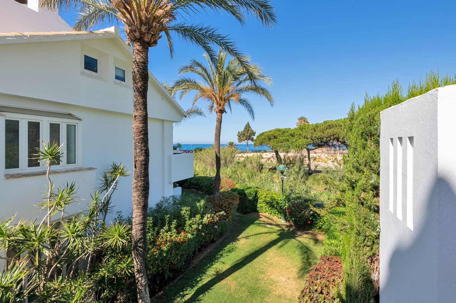 3 bedroom Apartment for sale in Marbella with pool garage - € 2,450,000 (Ref: 9217246)