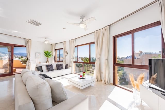 3 soverom Penthouse til salgs i Costalita, Estepona med svømmebasseng garasje - € 1 149 000 (Ref: 9217248)