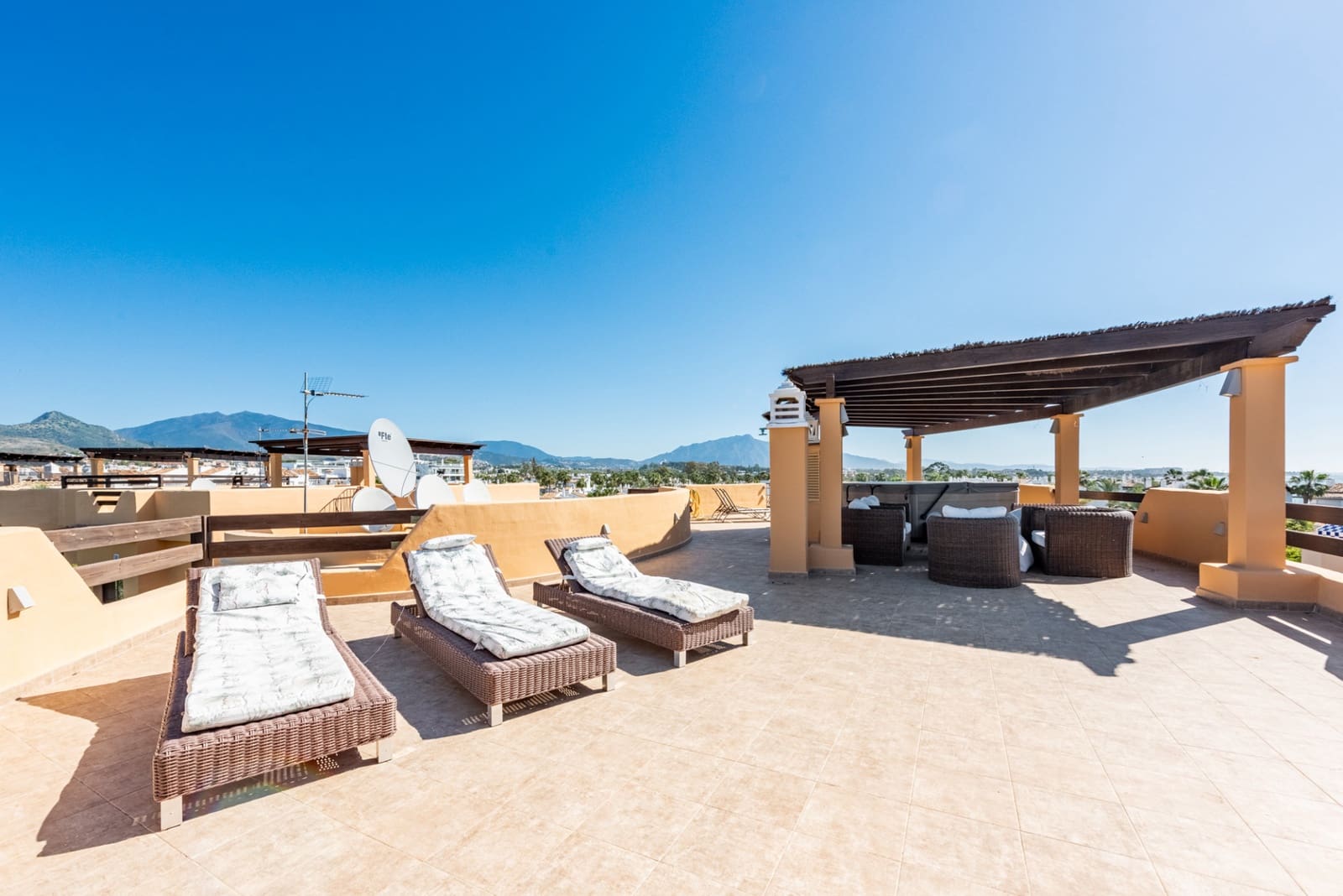 3 soveværelse Penthouse til salg i Costalita med swimmingpool garage - € 1.149.000 (Ref: 9217248)