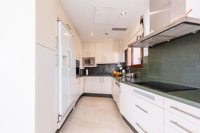 3 chambre Penthouse à vendre à Costalita, Estepona avec piscine garage - 1 149 000 € (Ref: 9217248)