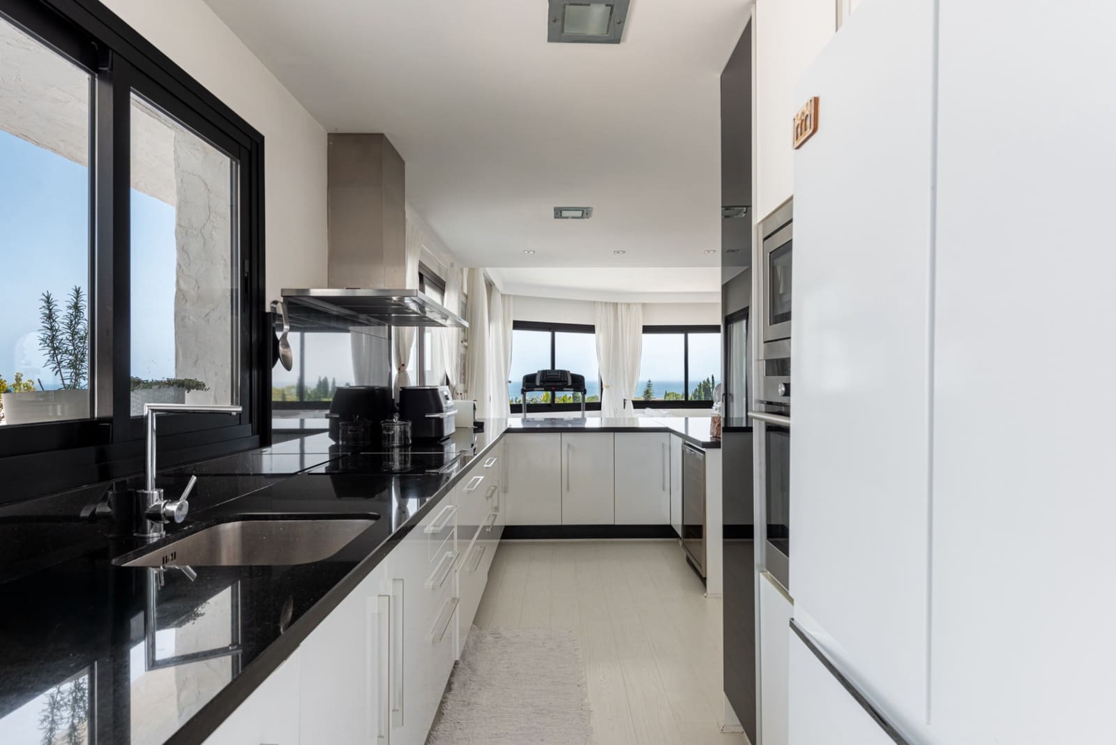 2 soveværelse Penthouse til salg i Marbella med swimmingpool garage - € 1.790.000 (Ref: 9217256)