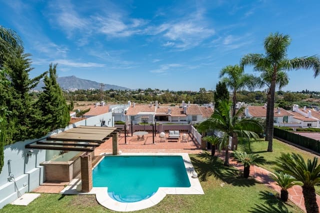 3 soverom Villa til salgs i Atalaya-Isdabe, Estepona med svømmebasseng garasje - € 1 350 000 (Ref: 9217257)