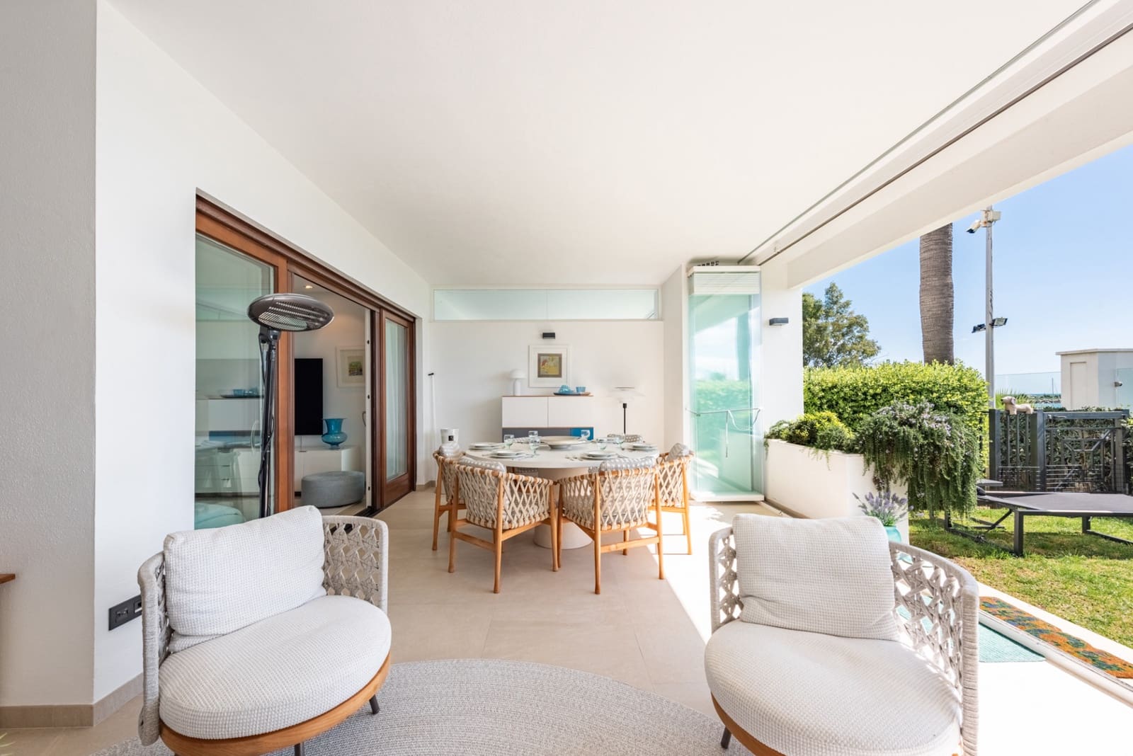 2 Zimmer Apartment zu verkaufen in Estepona mit Pool Garage - 1.250.000 € (Ref: 9217259)