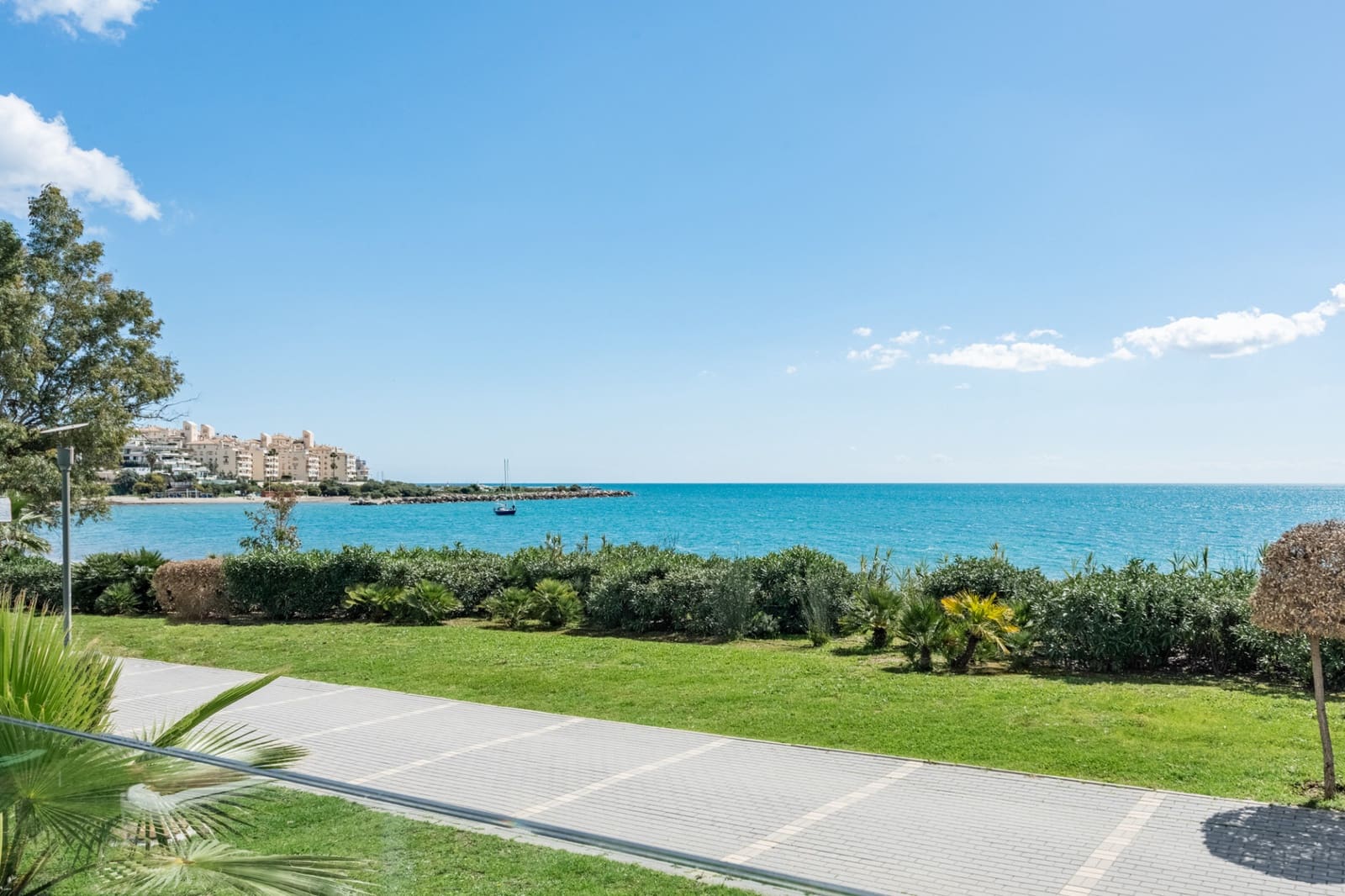 2 Zimmer Apartment zu verkaufen in Estepona mit Pool Garage - 1.250.000 € (Ref: 9217259)