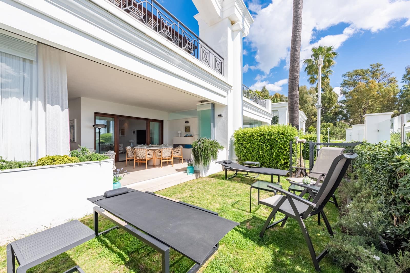 2 Zimmer Apartment zu verkaufen in Estepona mit Pool Garage - 1.250.000 € (Ref: 9217259)