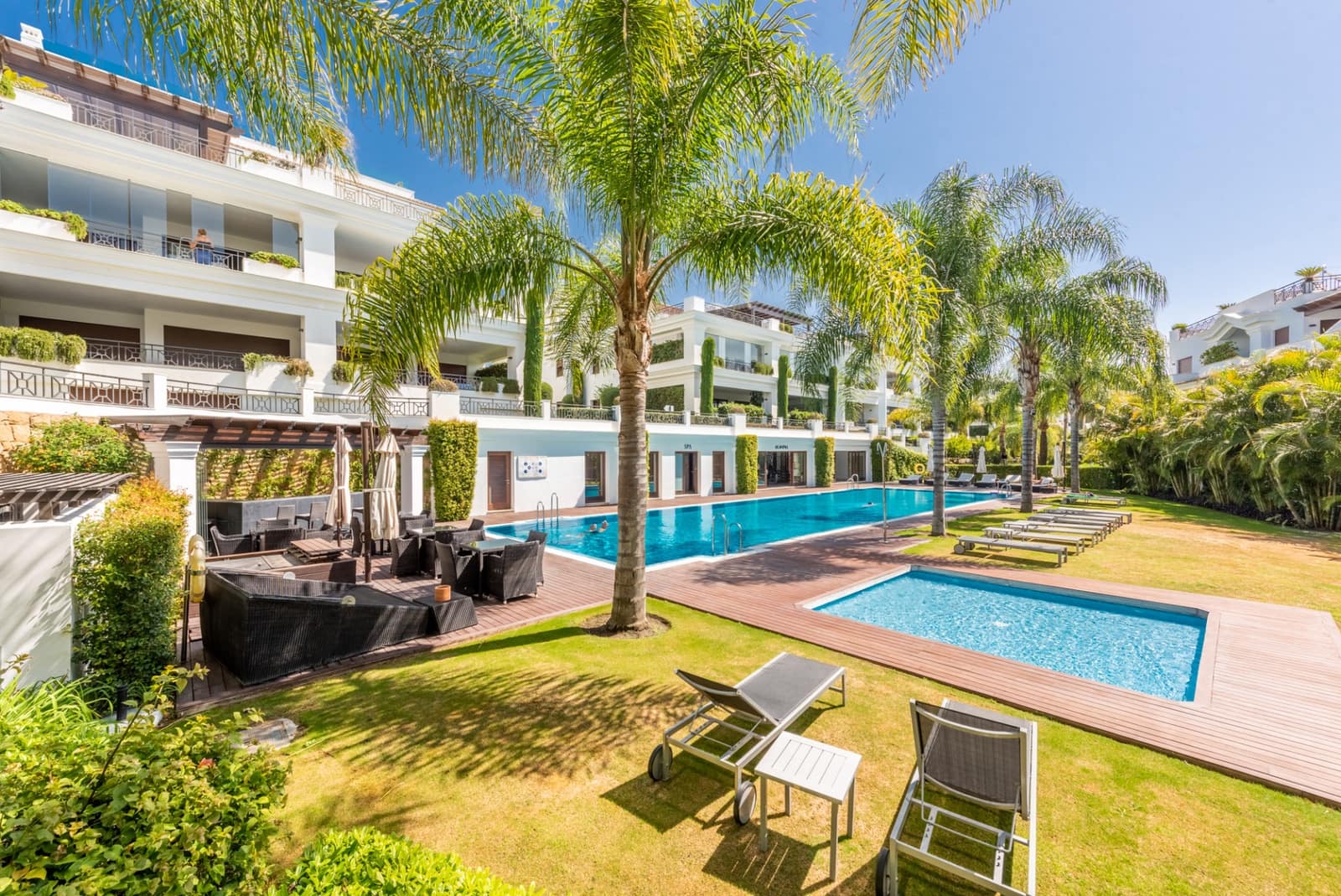 2 Zimmer Apartment zu verkaufen in Estepona mit Pool Garage - 1.250.000 € (Ref: 9217259)