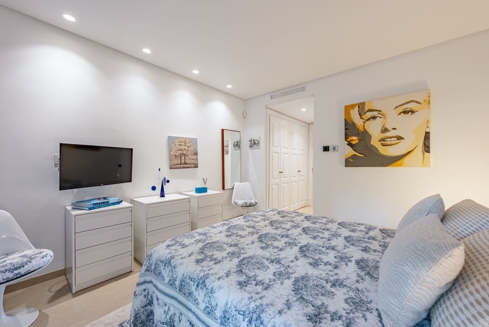 2 soverom Leilighet til salgs i Estepona med svømmebasseng garasje - € 1 250 000 (Ref: 9217259)