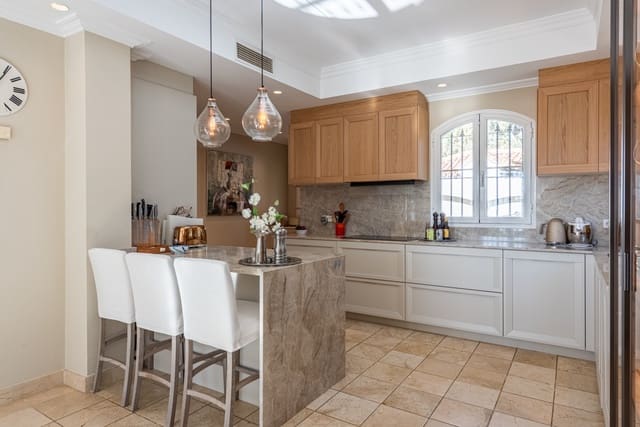 5 Zimmer Villa zu verkaufen in Benahavís mit Pool Garage - 3.850.000 € (Ref: 9217260)