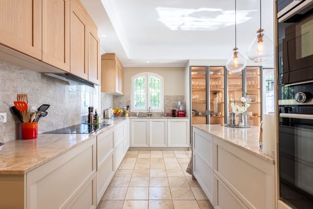 5 Zimmer Villa zu verkaufen in Benahavís mit Pool Garage - 3.850.000 € (Ref: 9217260)