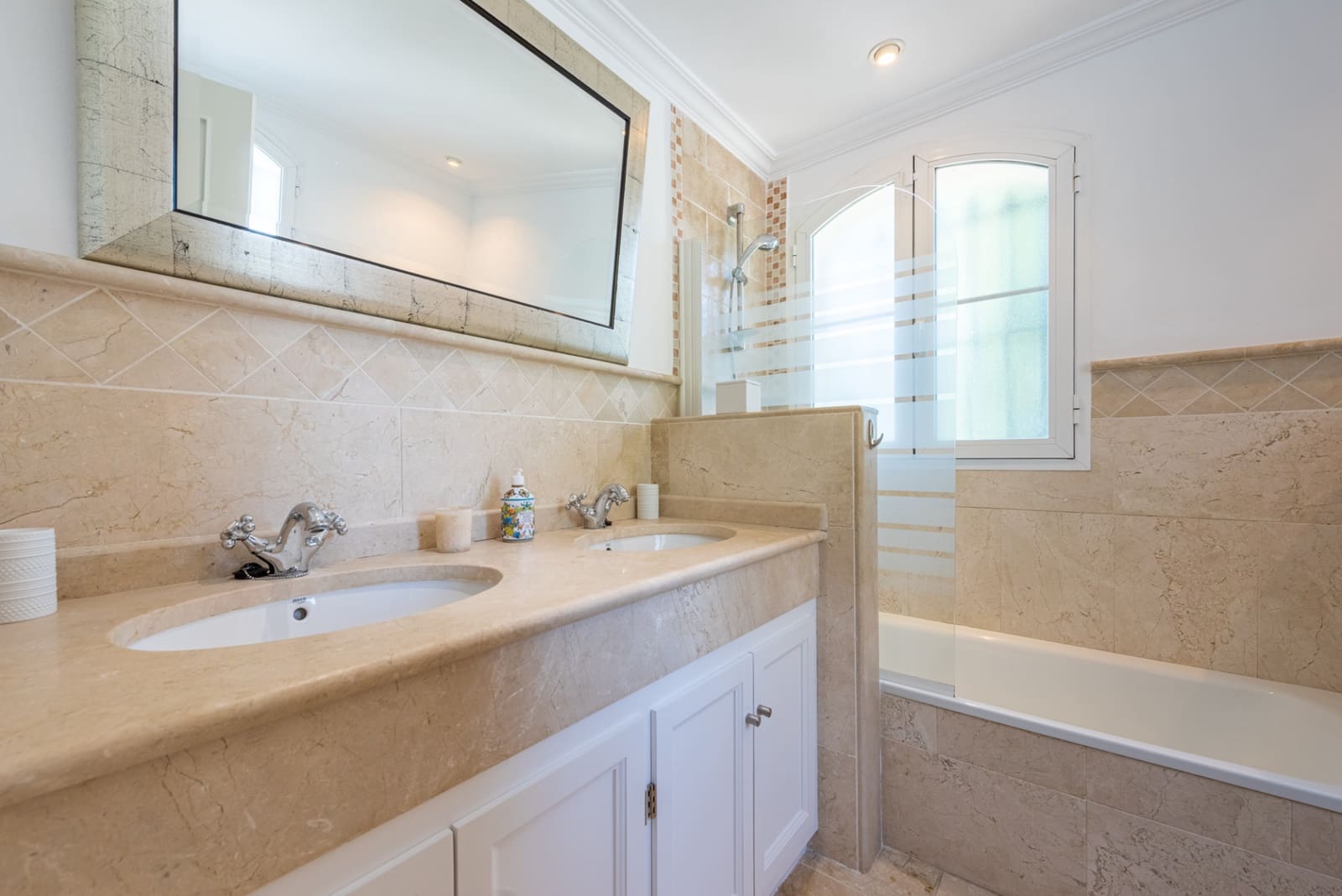 5 Zimmer Villa zu verkaufen in Benahavis mit Pool Garage - 3.850.000 € (Ref: 9217260)